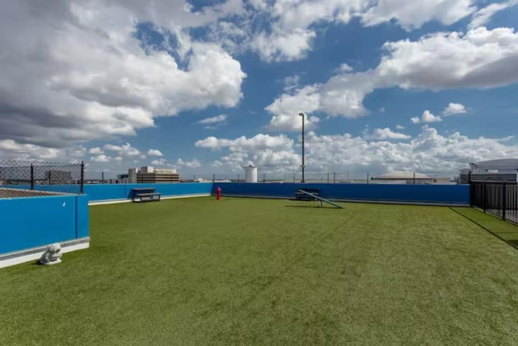 Chic 1Br Near Nrg With Pool Wifi Freeparking Apartment Houston Exterior photo