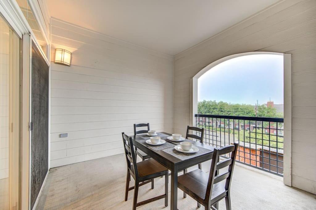Chic 1Br Near Nrg With Pool Wifi Freeparking Apartment Houston Exterior photo
