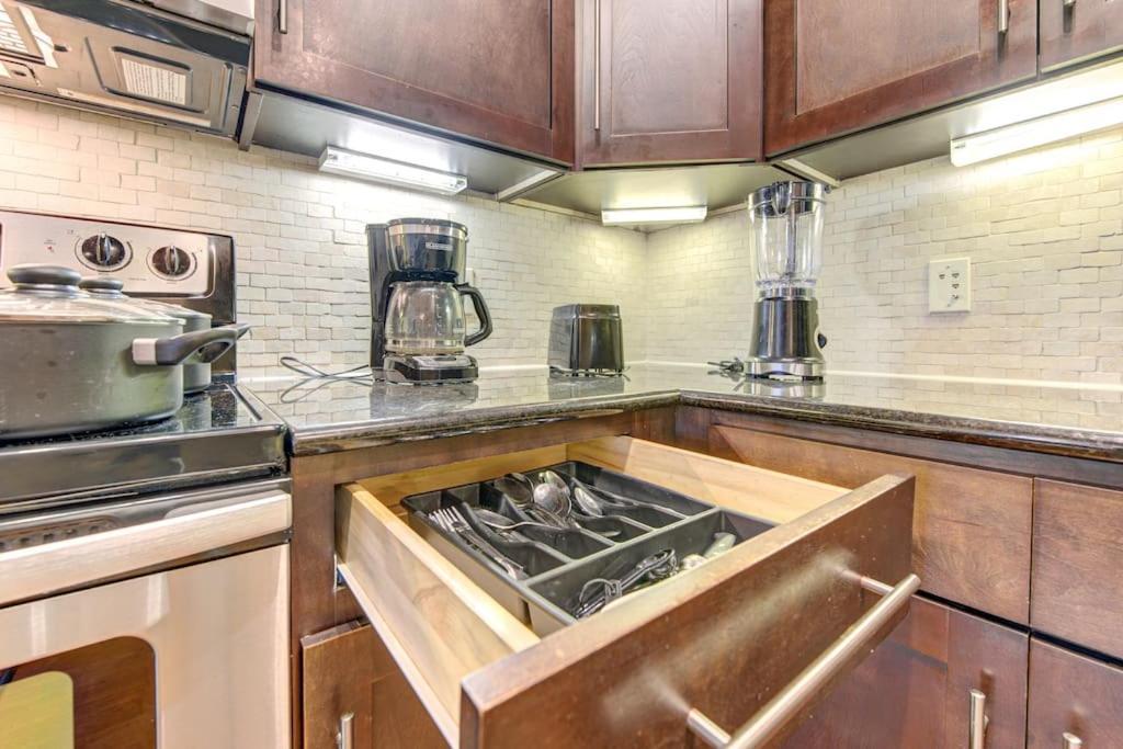 Chic 1Br Near Nrg With Pool Wifi Freeparking Apartment Houston Exterior photo